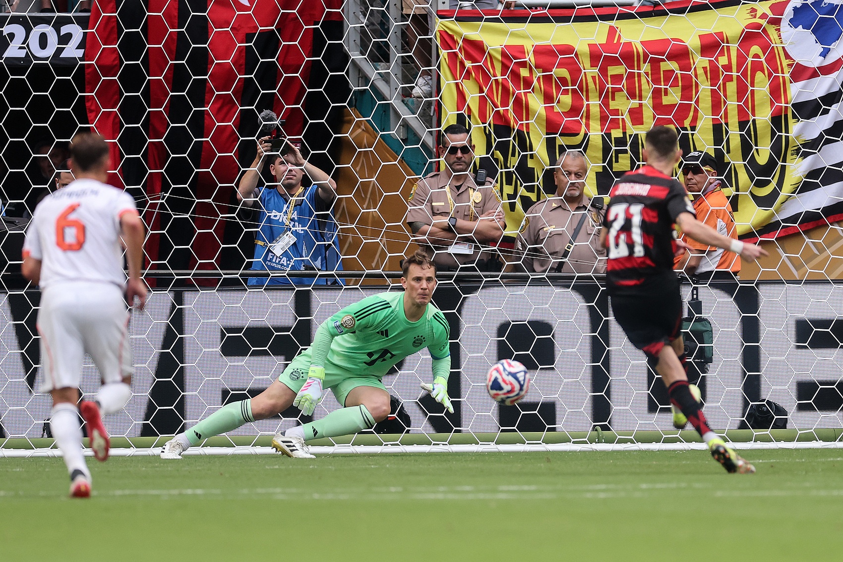 巨大的變化！ IFAB認為修改罰球規(guī)則：將罰球踢作為死球 而進攻方無法彌補射門！